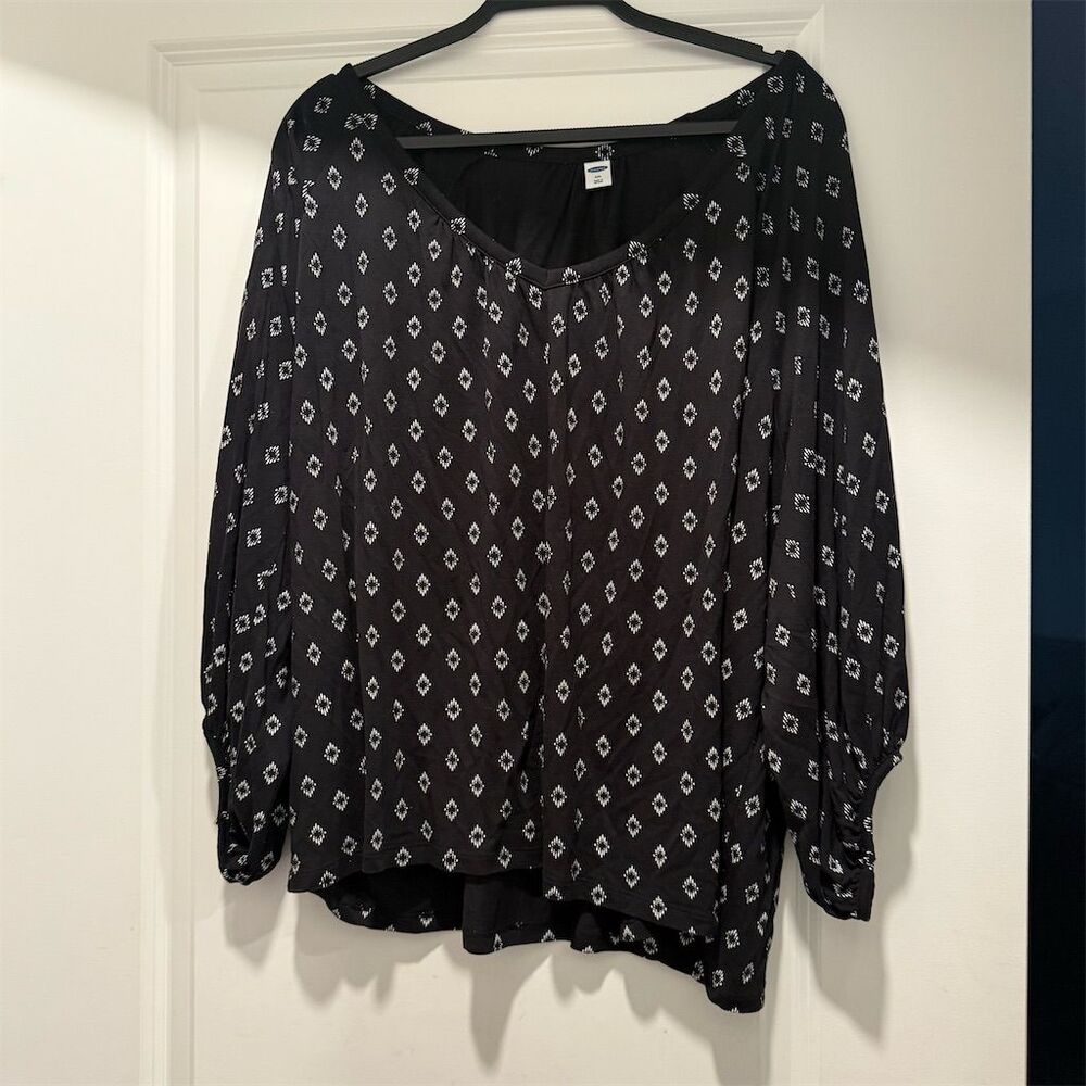Old Navy Women's 2XL Black Geometric V-Neck 3/4 Sleeve Blouse